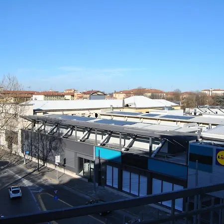 Lombardi Fleming Πανσιόν *